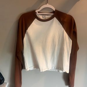 aritzia sunday best king sleeve brown baseball tee